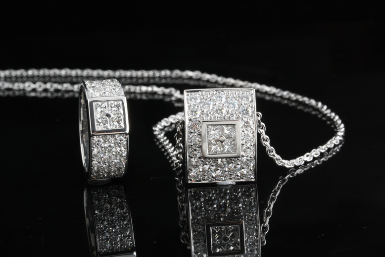 Diamond jewellery set